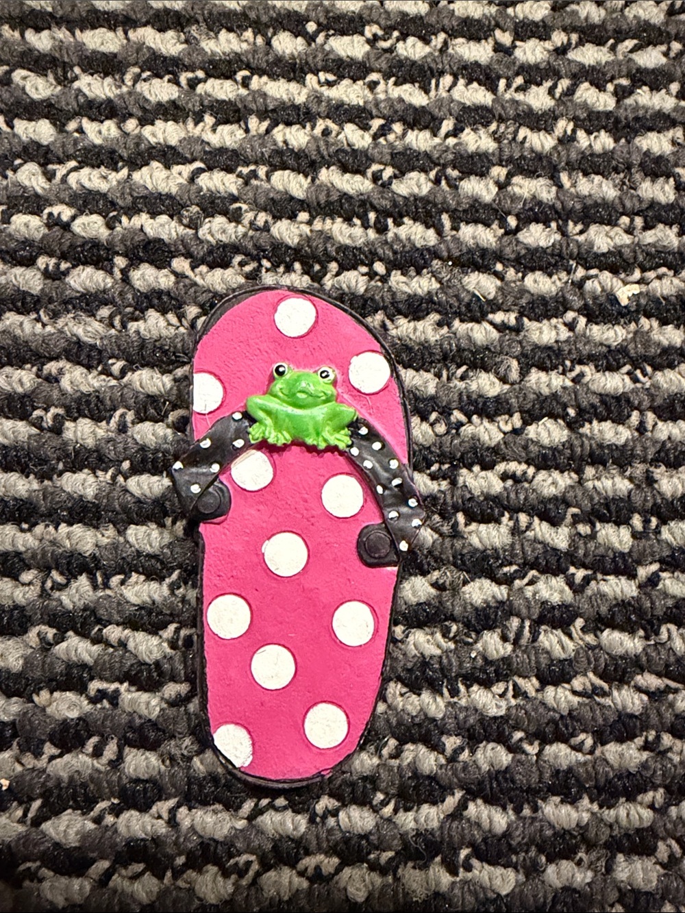 Pink Polka Dot Flip-Flop Shoe magnet with Green Frog Accent